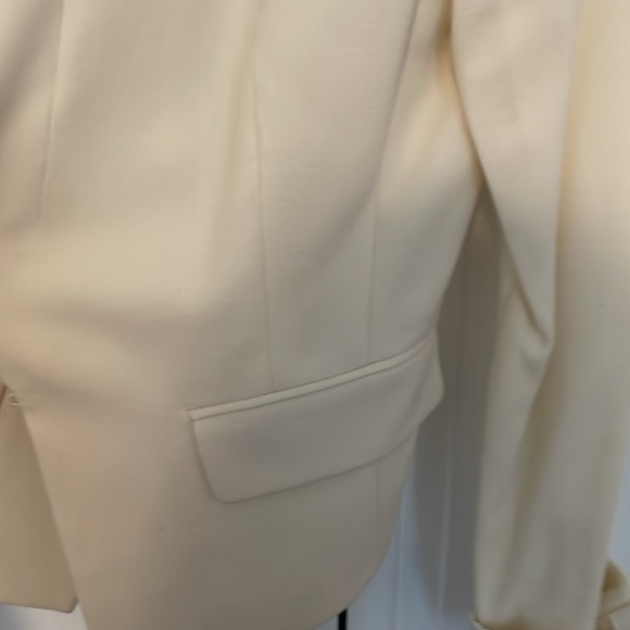 Barely worn BCBG blazer light shoulder pads - Picture 2 of 4